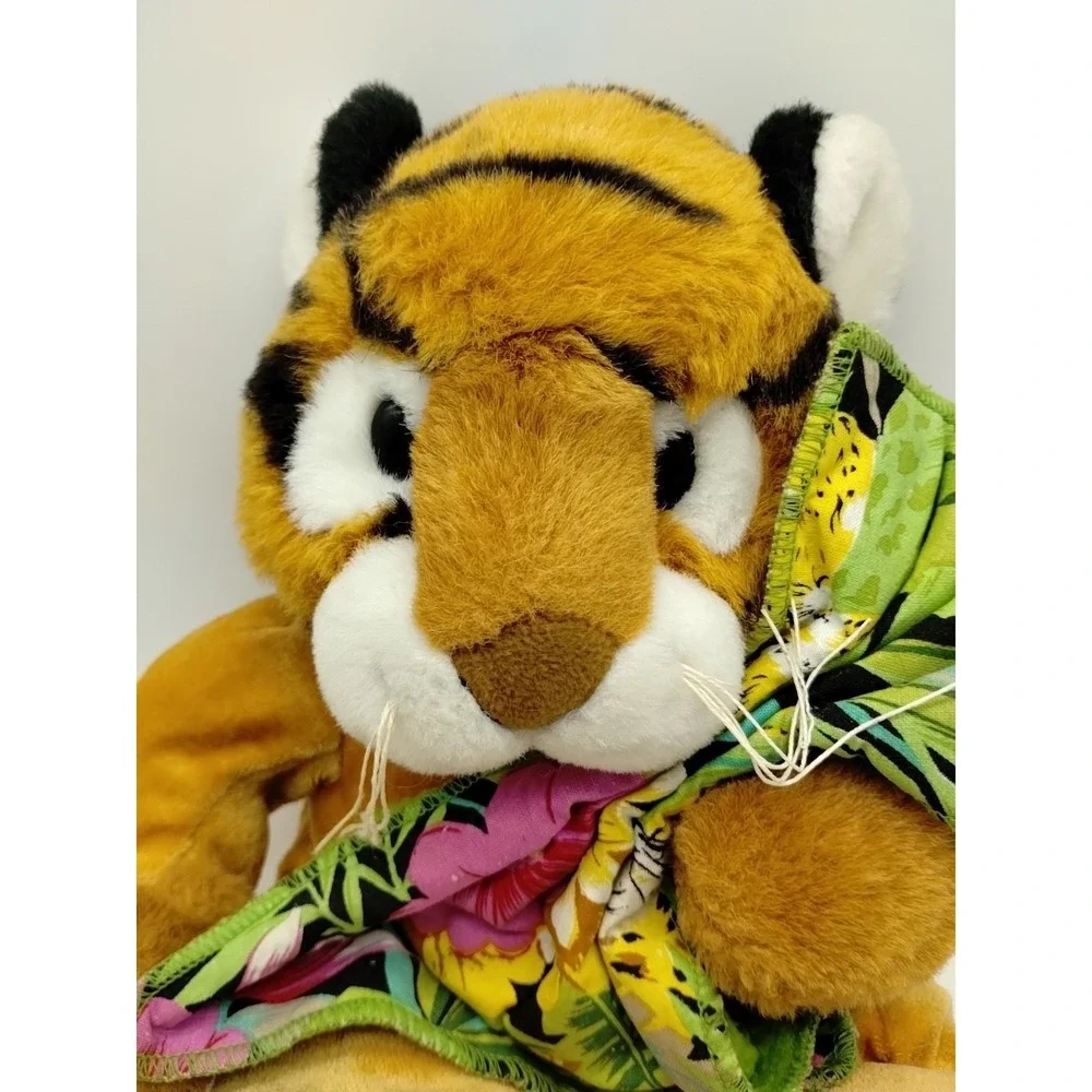 Vintage 1980s ? Commonwealth Plush Tiger With Blanket Lovey 13